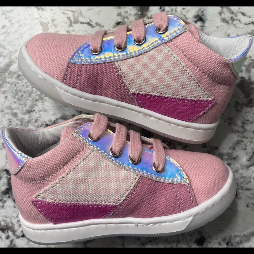 Girls size 3 pink sneakers